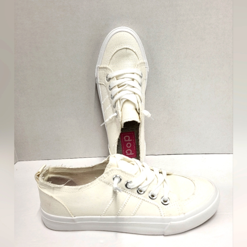 Pop Women's Size 7M Comfort Fit White On White Canvas Shoes Distressed Pop Shoes